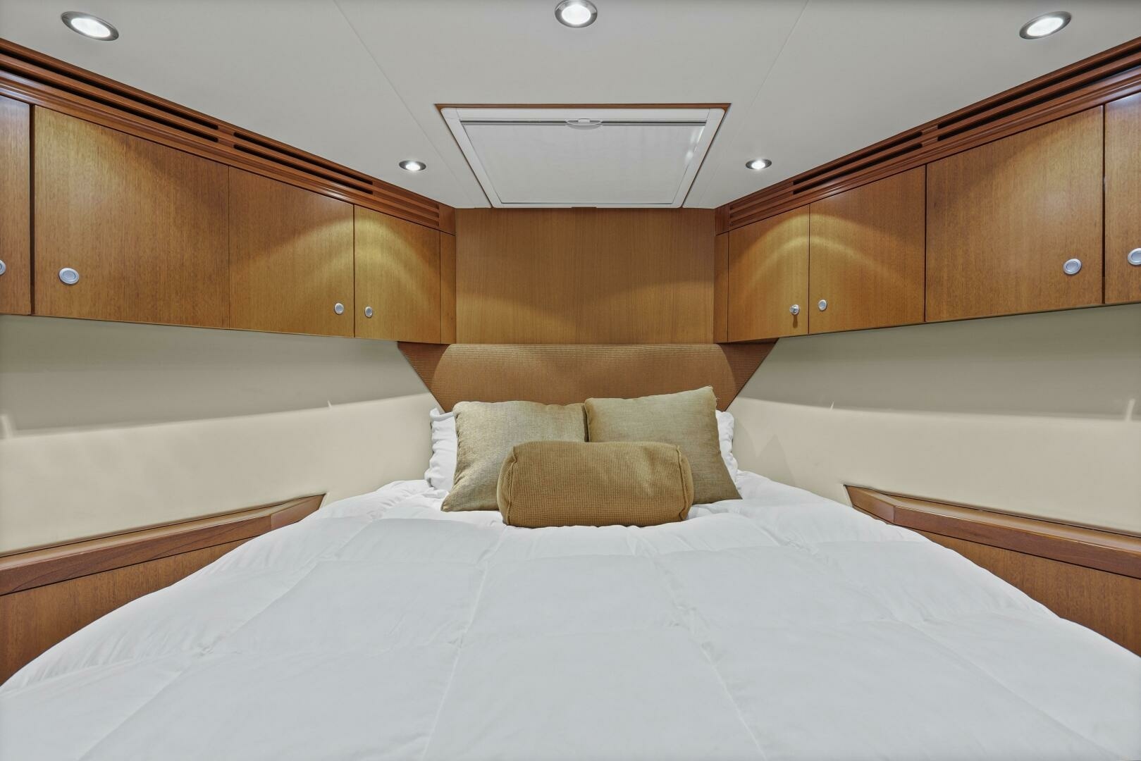 Hatteras-60 Convertible 2008-Blacksmith Orange Beach-Alabama-United States-2008 60 Hatteras Blacksmith Forward Stateroom-6273396 | Thumbnail