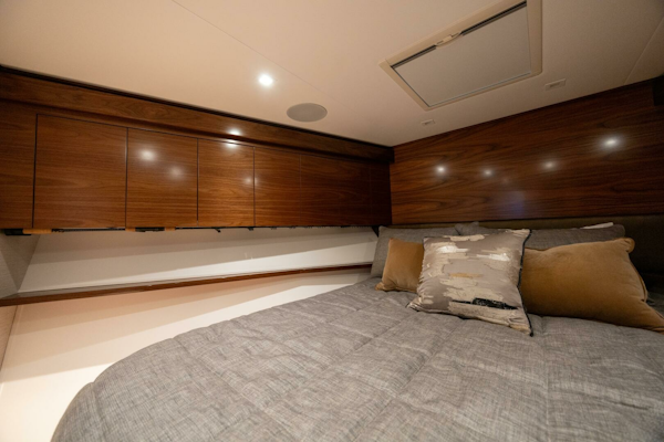Viking-82 Convertible 2025-Boujie QUEPOS-Costa Rica-2025 82 Viking Convertible Boujie VIP Stateroom (3)-6811579