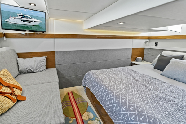 Cruisers Yachts-42 Cantius 2019-Truly Ineffable Longboat Key-Florida-United States-2019 Cruisers Yachts 42 Cantius Truly Ineffable-6277698