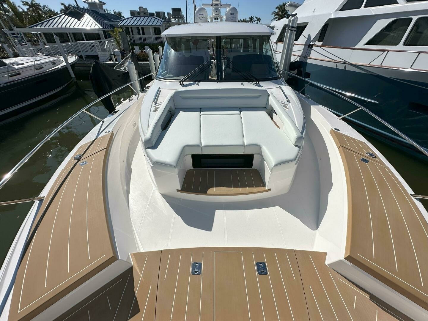 Tiara Yachts-EX 60 2025-Just Fine Sister Bay-Wisconsin-United States-2025 Tiara Yachts 60 EX -Bow Lounge -6277627 | Thumbnail