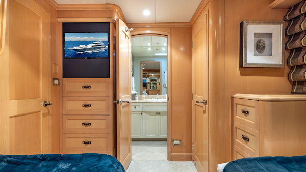 Trinity Yachts-144  1998-BAD COMPANY Fort Lauderdale-Florida-United States-1998 Trinity Yachts Sport Fisherman  BAD COMPANY: Guest Cabin with Ensuite View-6803471