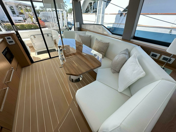 Tiara Yachts-EX 60 2025-Just Fine Sister Bay-Wisconsin-United States-2025 Tiara Yachts 60 EX  Dinette-6277618