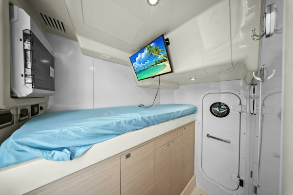 Sirena-64-MY 2021-Destin-E Fort Myers-Florida-United States-2021 Sirena 64 DESTIN-E Crew Stateroom-6800125