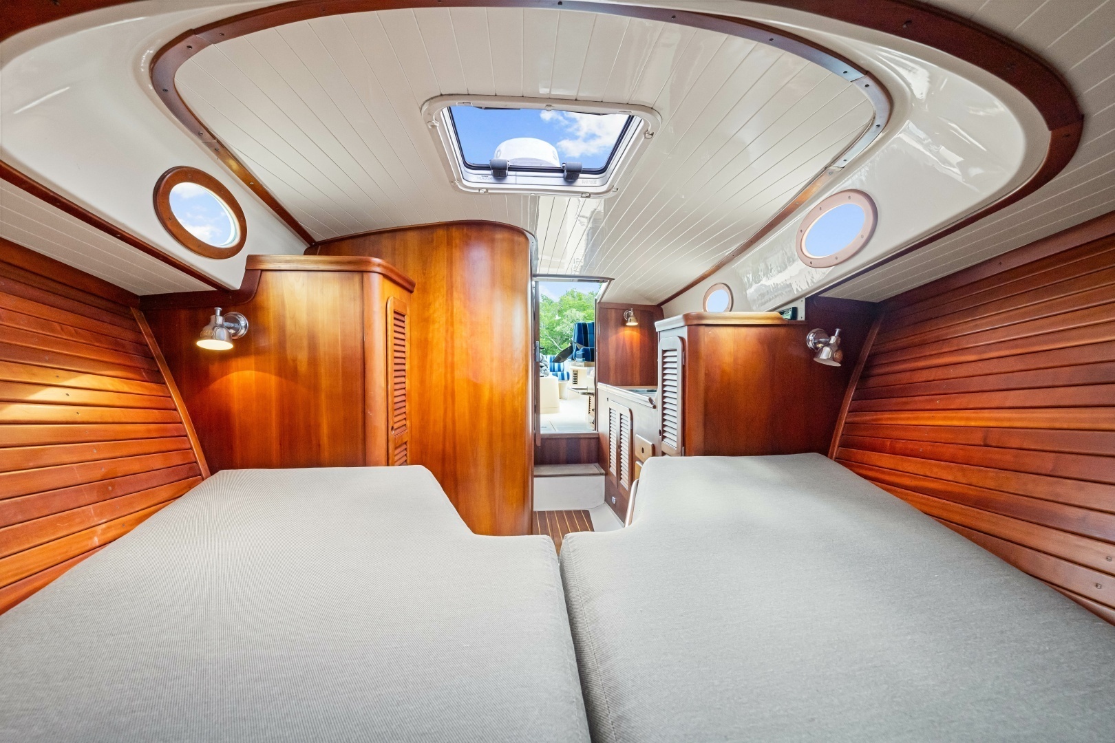 Hinckley-Picnic Boat 36 1998-Saddle Up Sarasota-Florida-United States-1998 36 Hinckley Picnic Boat Stateroom-6310464 | Thumbnail