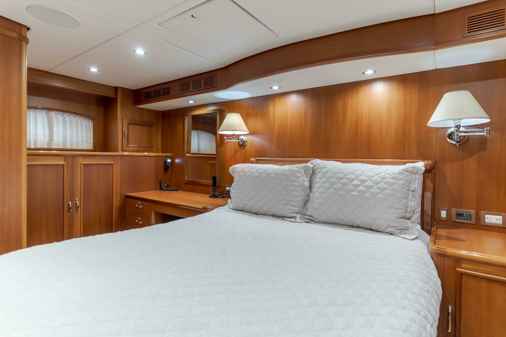 Grand Banks-59 Aleutian RP 2008-TINTAGEL Long Beach-California-United States-2008 Grand Banks 59 Aleutian RP TINTAGEL: Elegant Master Stateroom Interior-6921105 | Thumbnail