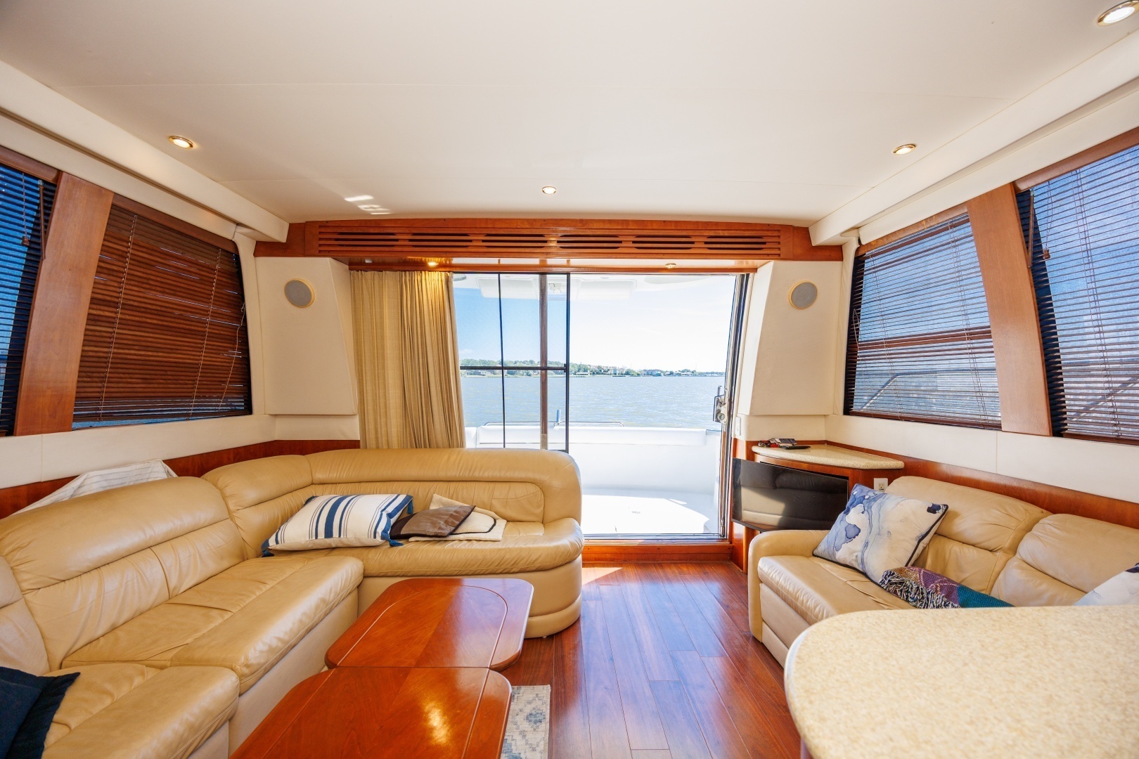 Carver-530 Voyager 1999-Doneflynn Seabrook-Texas-United States-1999 Carver 530 Voyager-6320851 | Thumbnail