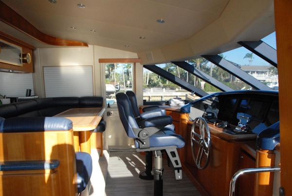 West Bay-Sonship 2003-ROOM SERVICE Fort Lauderdale-Florida-United States-Pilothouse / Settee-474078