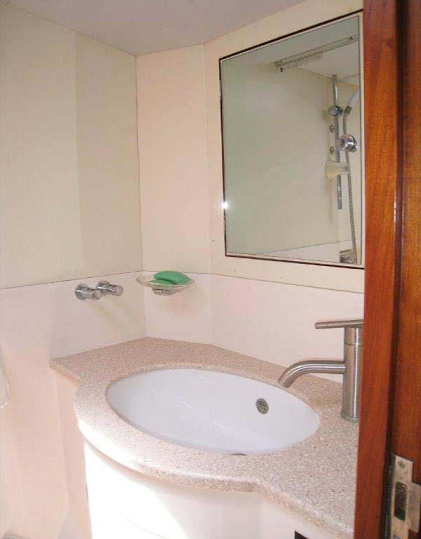 Oyster-56 1998-Bliss Seabrook-Texas-United States-Head Sink-917634