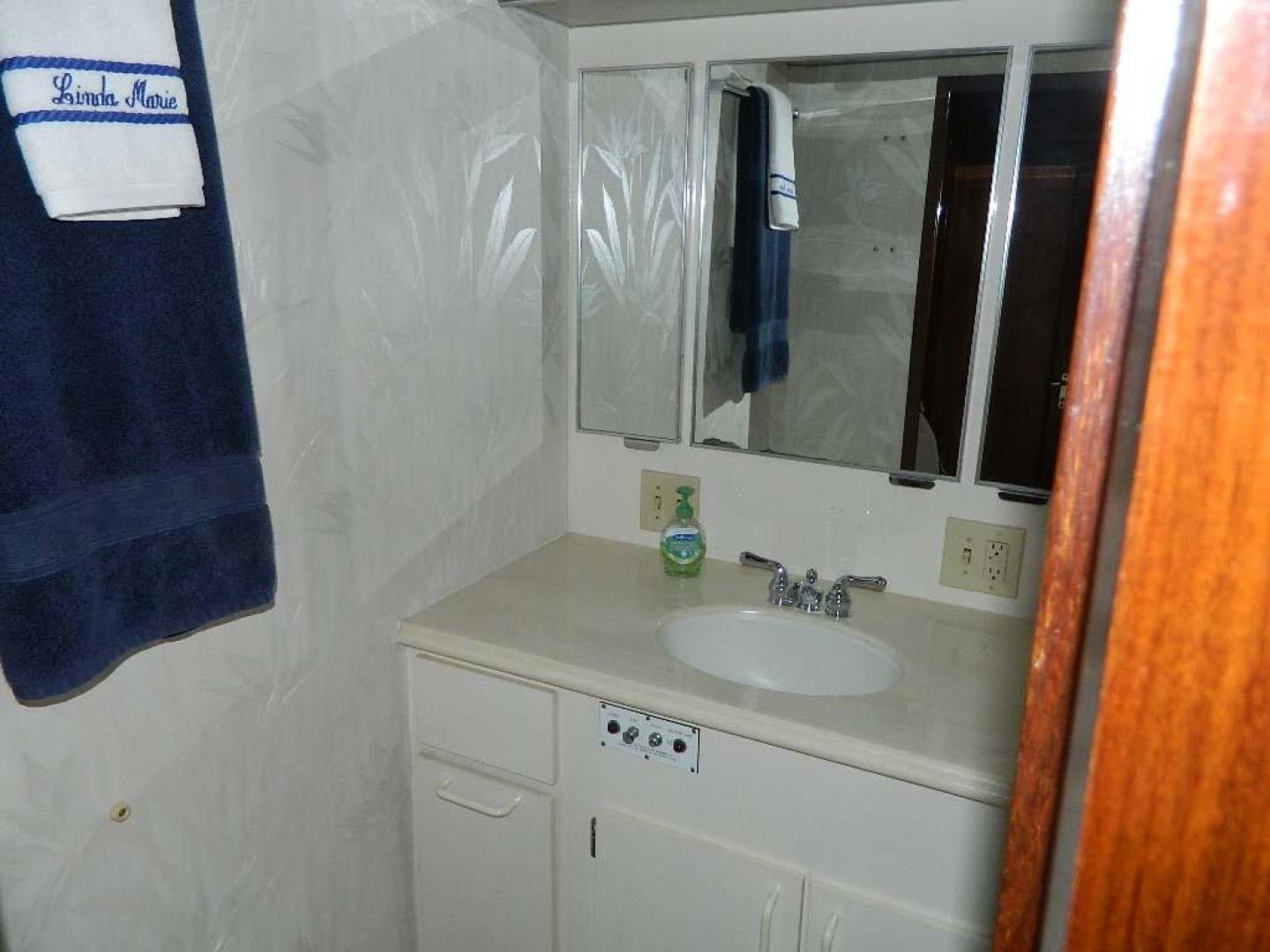 Hatteras-Motor Yacht 1989-Windfall Stuart-Florida-United States-Guest Vanity-910442 | Thumbnail