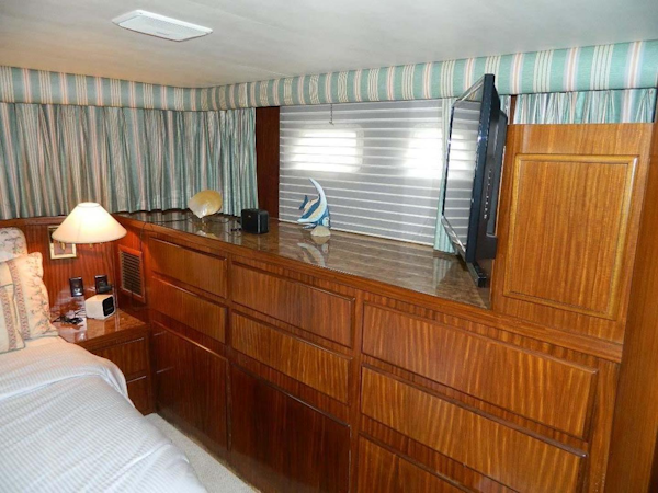Hatteras-Motor Yacht 1989-Windfall Stuart-Florida-United States-Master Stateroom Storage-910423