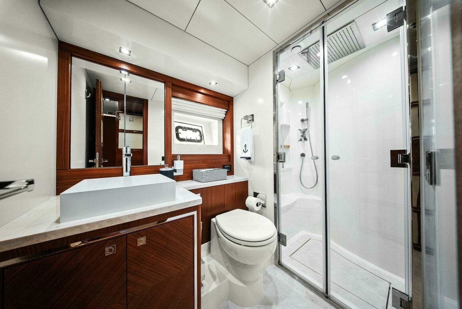 Sirena-64-MY 2021-Destin-E Fort Myers-Florida-United States-2021 Sirena 64 DESTIN-E Guest Head-6800121 | Thumbnail