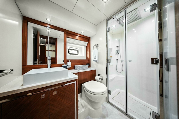 Sirena-64-MY 2021-Destin-E Fort Myers-Florida-United States-2021 Sirena 64 DESTIN-E Guest Head-6800121