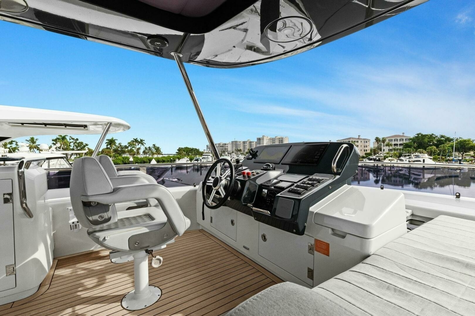 Sirena-64-MY 2021-Destin-E Fort Myers-Florida-United States-2021 Sirena 64 DESTIN-E Flybridge-6800132 | Thumbnail