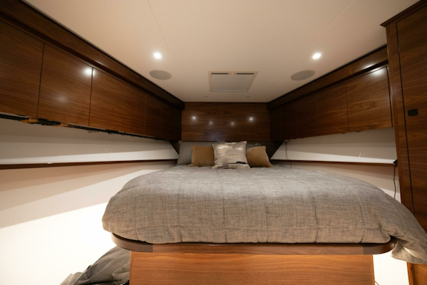 Viking-82 Convertible 2025-Boujie QUEPOS-Costa Rica-2025 82 Viking Convertible Boujie VIP Stateroom (1)-6811577