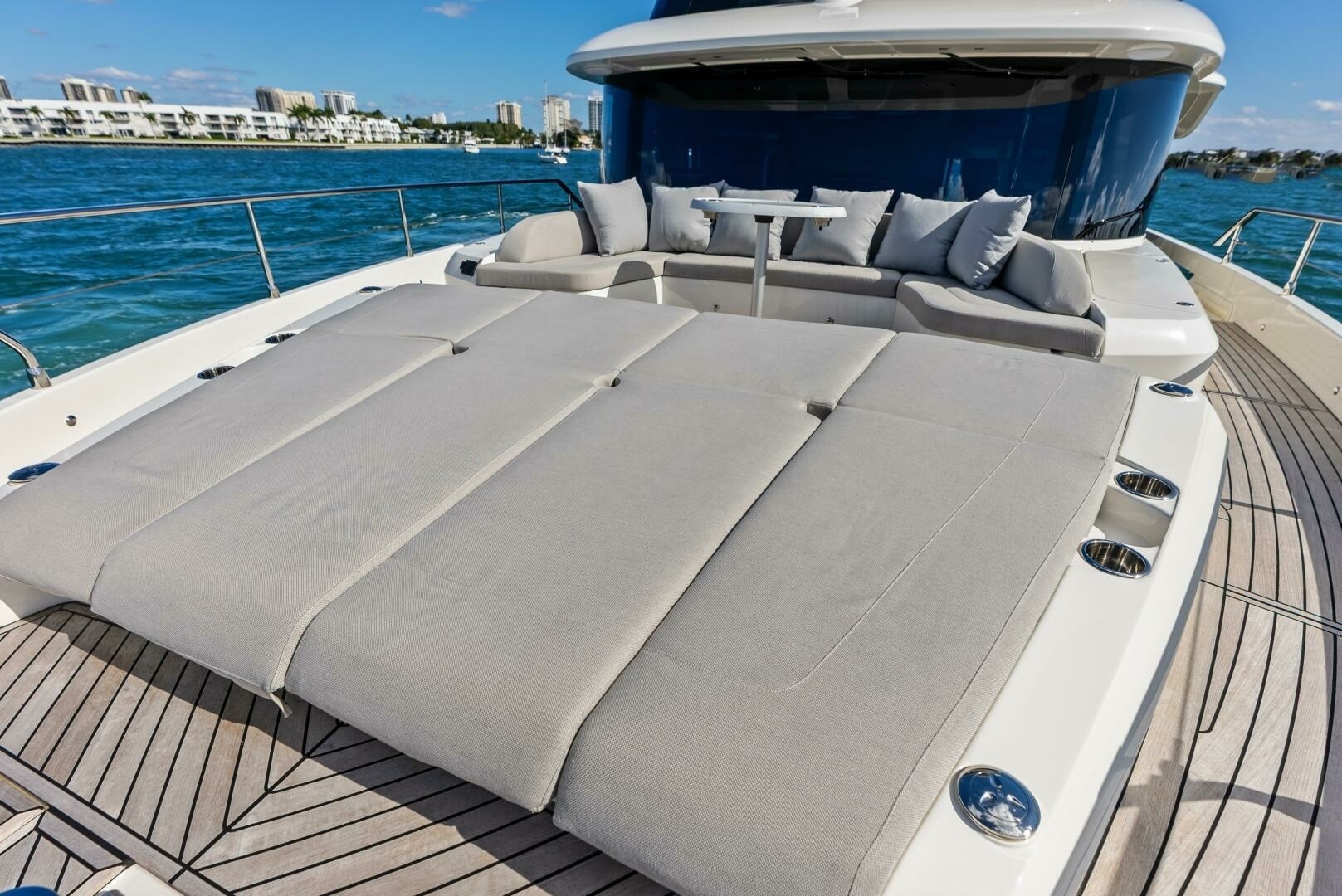 Absolute-75 Navetta 2025-Fantasy Girl Palm Beach-Florida-United States-6294915 | Thumbnail