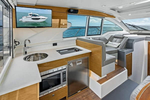 Cruisers Yachts-42 Cantius 2019-Truly Ineffable Longboat Key-Florida-United States-2019 Cruisers Yachts 42 Cantius Truly Ineffable-6277707