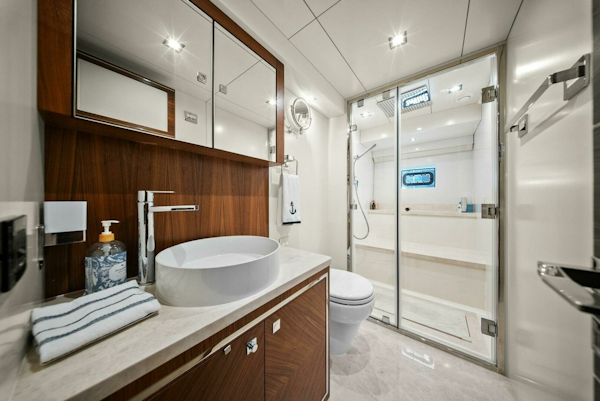 Sirena-64-MY 2021-Destin-E Fort Myers-Florida-United States-2021 Sirena 64 DESTIN-E Master Stateroom Head-6800114