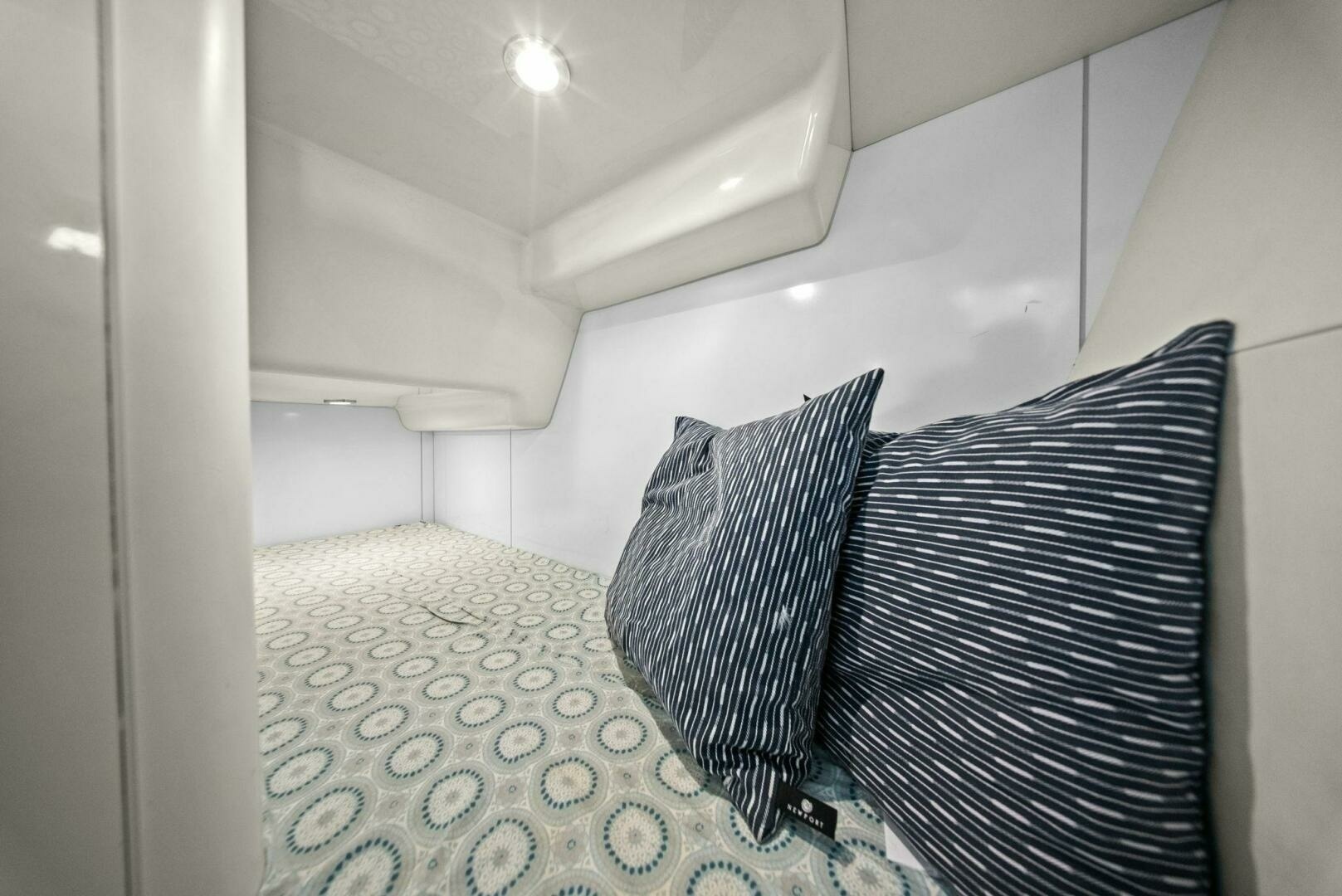 Sirena-64-MY 2021-Destin-E Fort Myers-Florida-United States-2021 Sirena 64 DESTIN-E Crew Stateroom-6800124 | Thumbnail