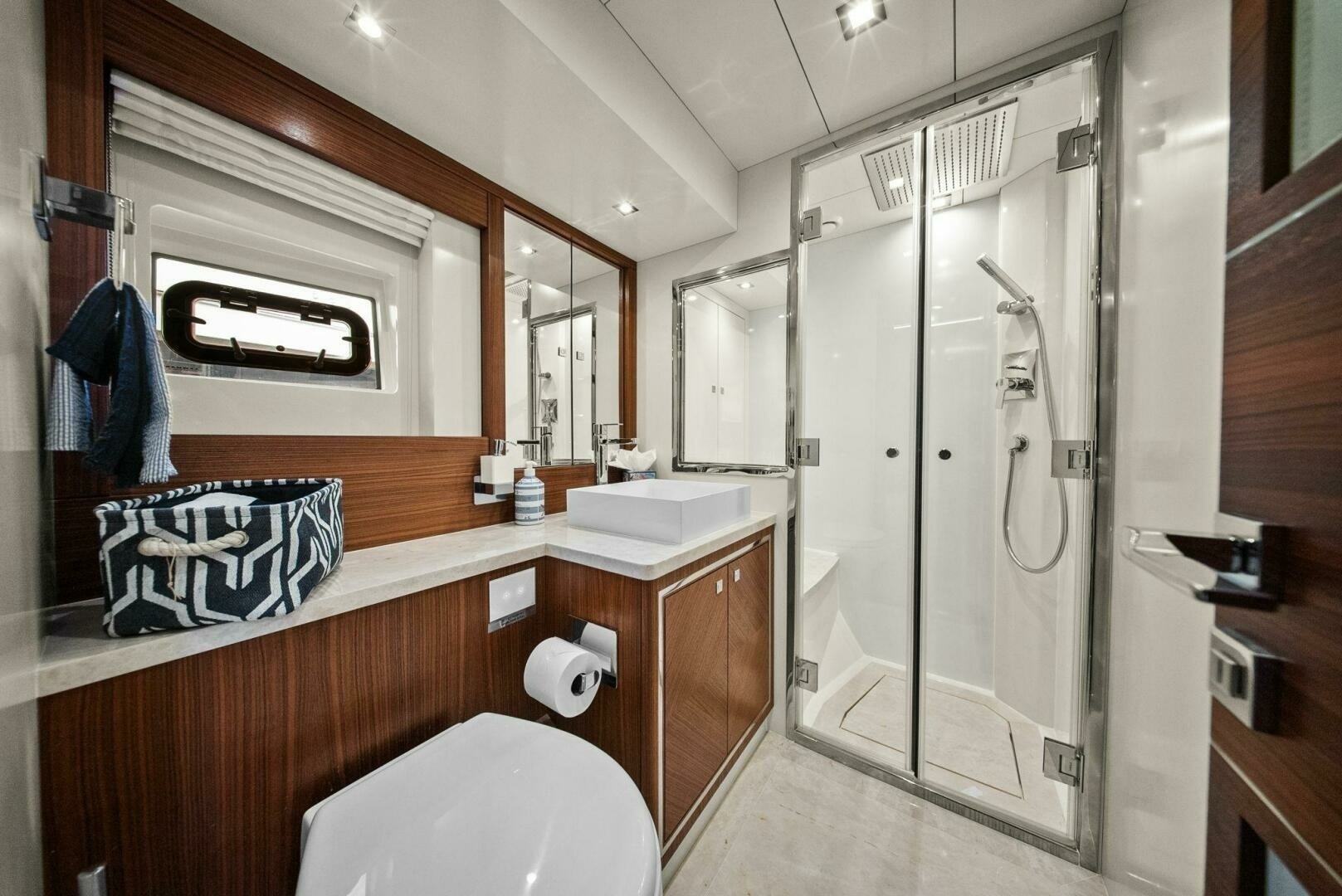 Sirena-64-MY 2021-Destin-E Fort Myers-Florida-United States-2021 Sirena 64 DESTIN-E Guest Head-6800122 | Thumbnail