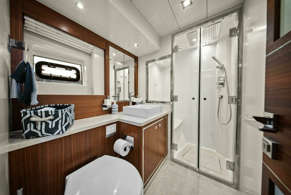 Sirena-64-MY 2021-Destin-E Fort Myers-Florida-United States-2021 Sirena 64 DESTIN-E Guest Head-6800122