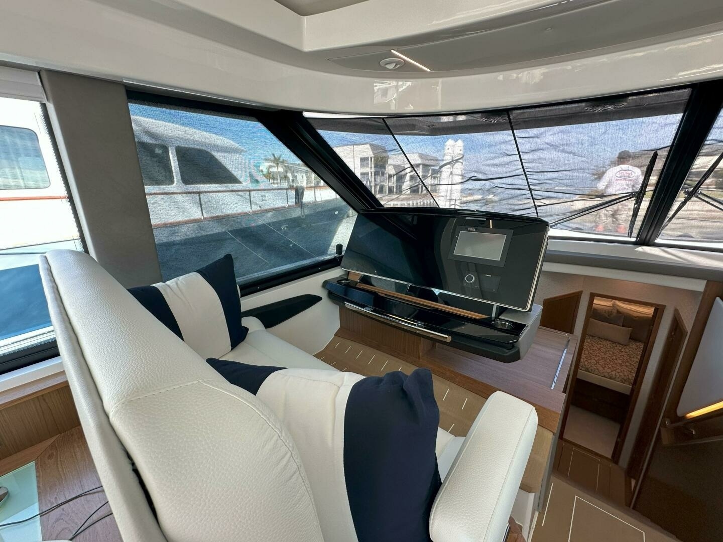 Tiara Yachts-EX 60 2025-Just Fine Sister Bay-Wisconsin-United States-2025 Tiara Yachts 60 EX  Helm-6277622 | Thumbnail