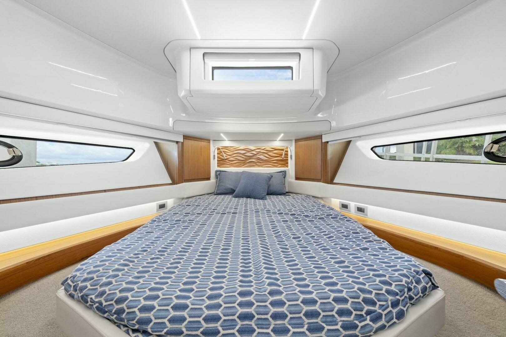 Tiara Yachts-EX 60 2023-Tranquil Moments II Marco Island-Florida-United States-6927399 | Thumbnail