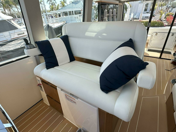 Tiara Yachts-EX 60 2025-Just Fine Sister Bay-Wisconsin-United States-2025 Tiara Yachts 60 EX  Helm Seating-6277624