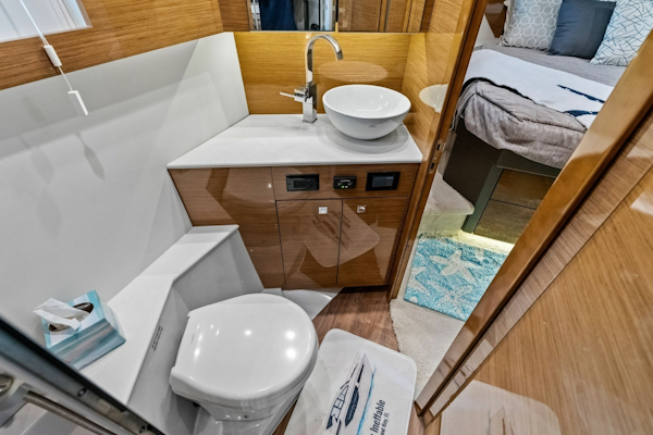 Cruisers Yachts-42 Cantius 2019-Truly Ineffable Longboat Key-Florida-United States-2019 Cruisers Yachts 42 Cantius Truly Ineffable-6277739