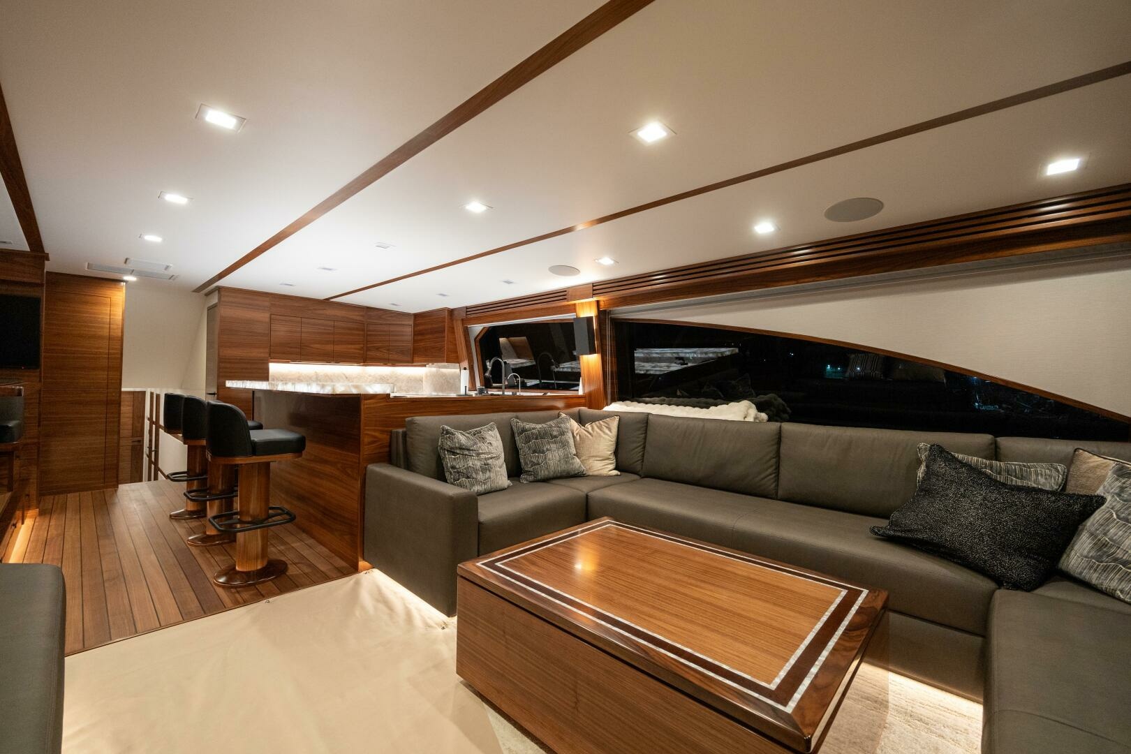 Viking-82 Convertible 2025-Boujie QUEPOS-Costa Rica-2025 82 Viking Convertible Boujie Salon (1)-6811556 | Thumbnail