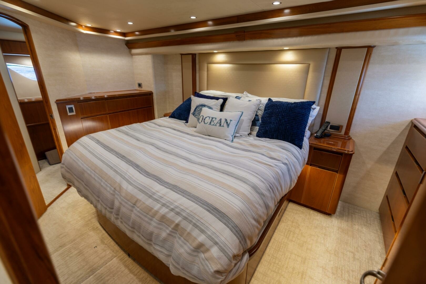 Viking-70 Convertible 2015-Smooth Ride Panama City Beach-Florida-United States-2015 Viking 70 Convertible  Master Stateroom-6118950 | Thumbnail