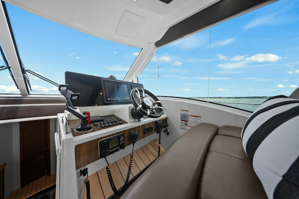 Cruisers Yachts-48 Cantius 2014-Freedom Sarasota-Florida-United States-6265056