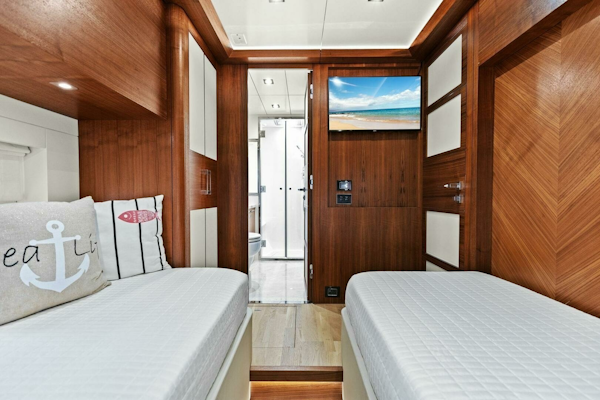 Sirena-64-MY 2021-Destin-E Fort Myers-Florida-United States-2021 Sirena 64 DESTIN-E Guest Stateroom-6800120