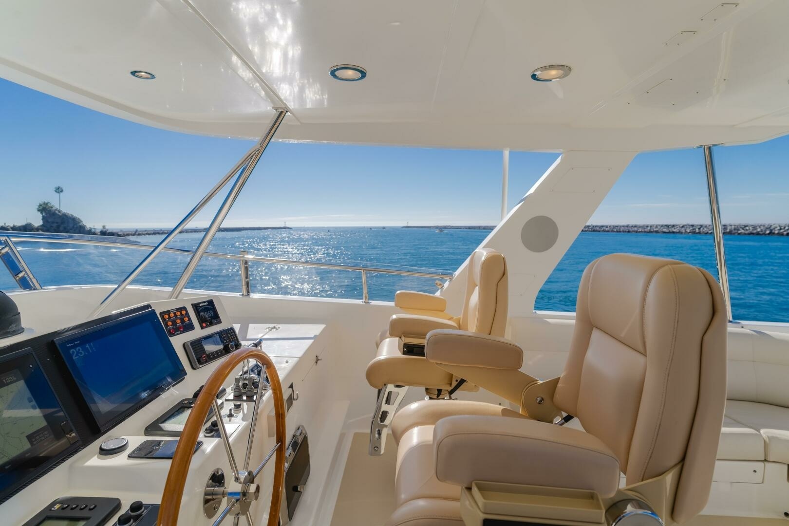 Grand Banks-59 Aleutian RP 2008-TINTAGEL Long Beach-California-United States-Flybridge Helm with Ocean View-6921131 | Thumbnail