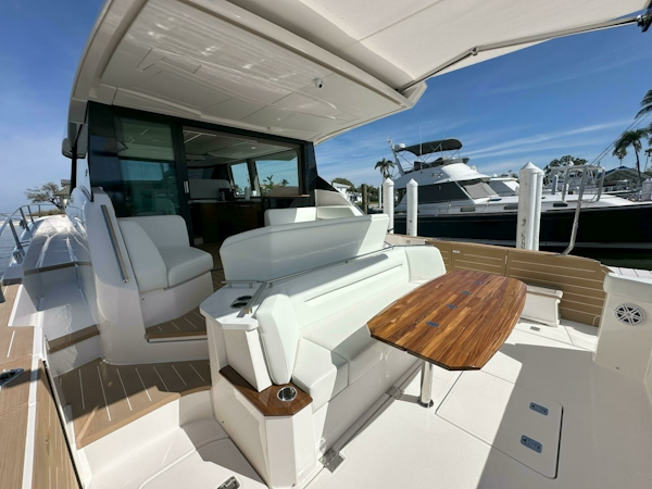 Tiara Yachts-EX 60 2025-Just Fine Sister Bay-Wisconsin-United States-2025 Tiara Yachts 60 EX  Aft Facing Lounge-6277621
