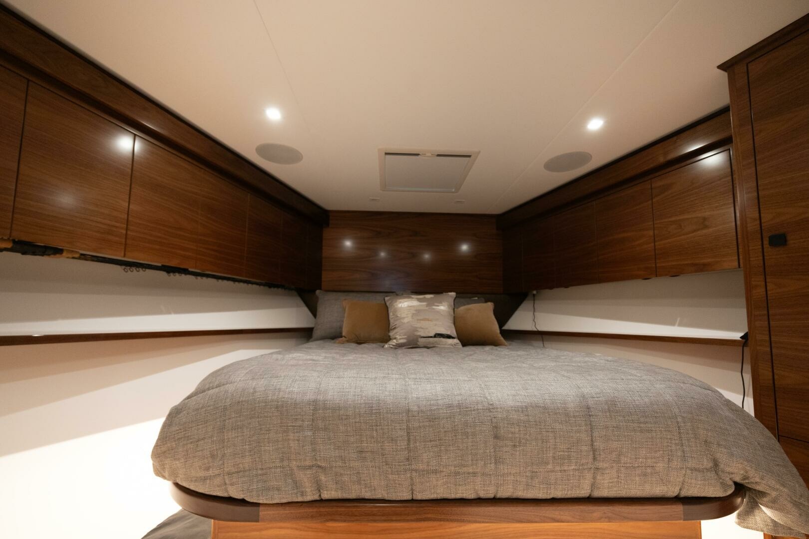 Viking-82 Convertible 2025-Boujie QUEPOS-Costa Rica-2025 82 Viking Convertible Boujie VIP Stateroom (4)-6811580 | Thumbnail