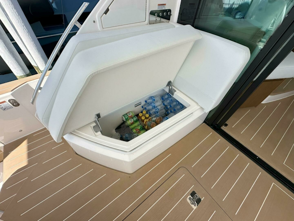 Tiara Yachts-EX 60 2025-Just Fine Sister Bay-Wisconsin-United States-2025 Tiara Yachts 60 EX  Refrigerated Drink Box-6277631