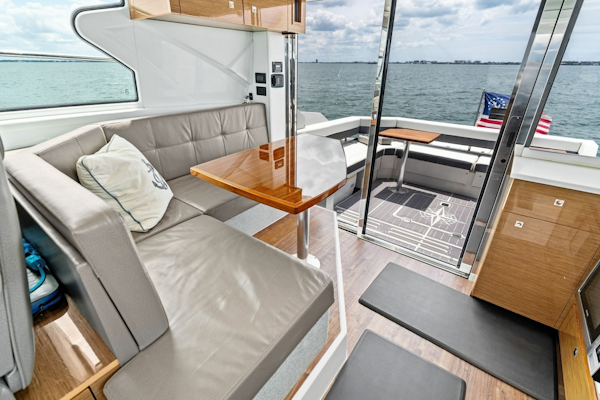 Cruisers Yachts-42 Cantius 2019-Truly Ineffable Longboat Key-Florida-United States-2019 Cruisers Yachts 42 Cantius Truly Ineffable-6277713