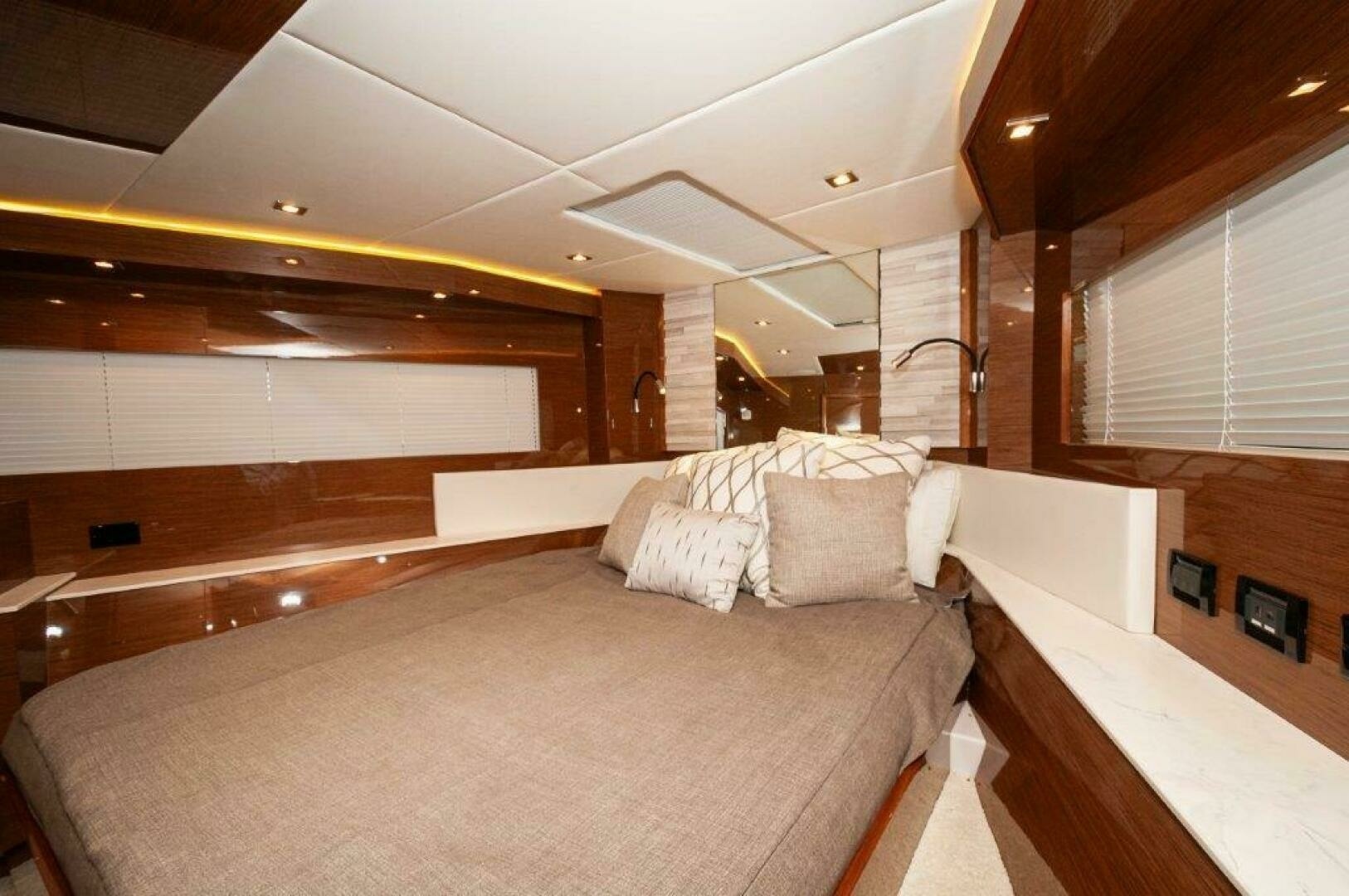 Cruisers Yachts-60 Cantius 2020-Harper Bell Destin-Florida-United States-2020 Cruisers Yachts HARPER BELL VIP SR 4-6804876 | Thumbnail