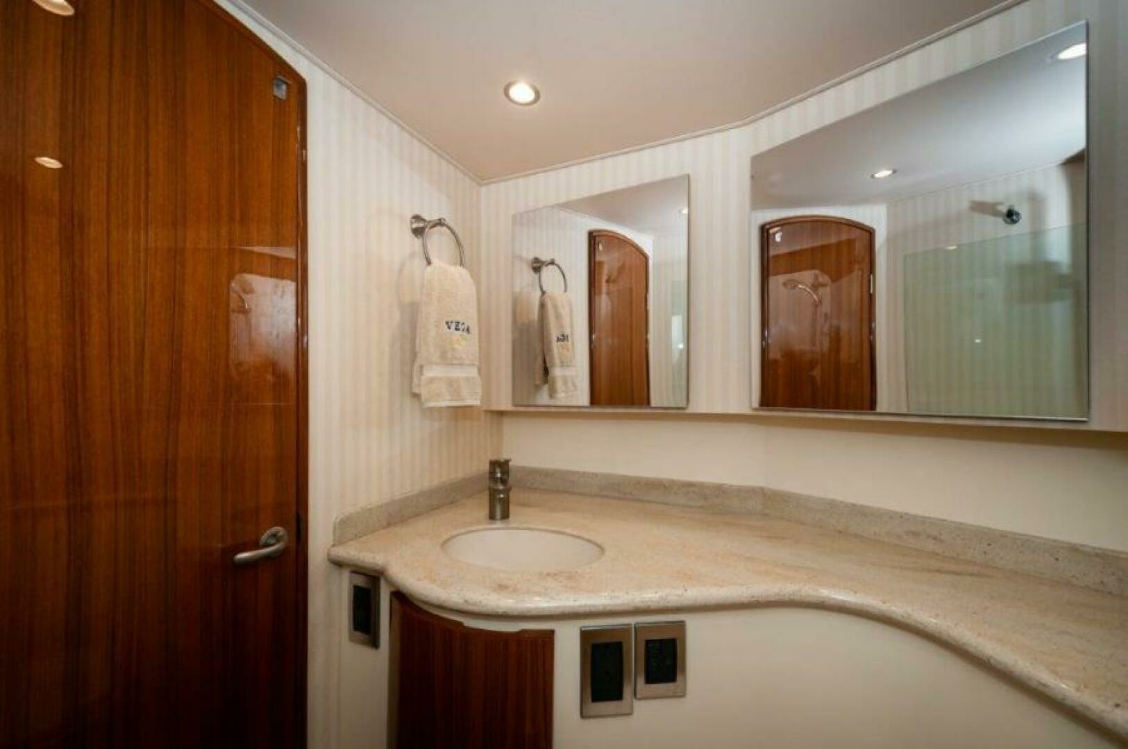 Viking-42 Convertible 2012-Gamester Orange Beach-Alabama-United States-2012 Viking 42 Convertible Master Head 2-6869755 | Thumbnail
