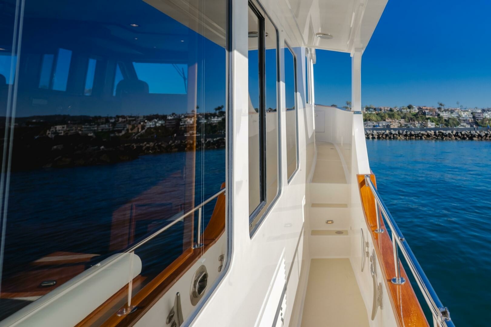 Grand Banks-59 Aleutian RP 2008-TINTAGEL Long Beach-California-United States-Starboard Side Deck Passageway-6921141 | Thumbnail