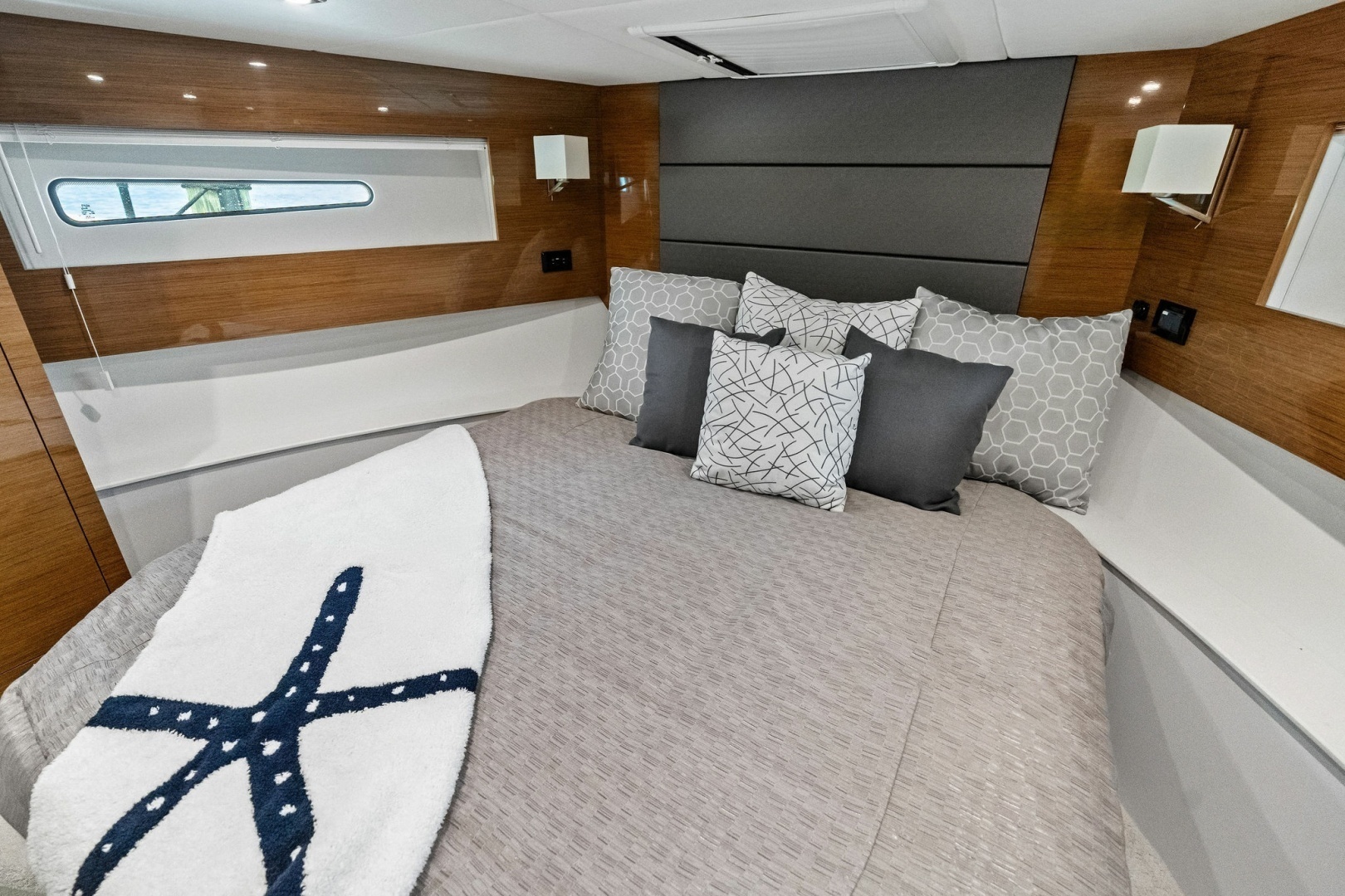 Cruisers Yachts-42 Cantius 2019-Truly Ineffable Longboat Key-Florida-United States-2019 Cruisers Yachts 42 Cantius Truly Ineffable-6277734 | Thumbnail