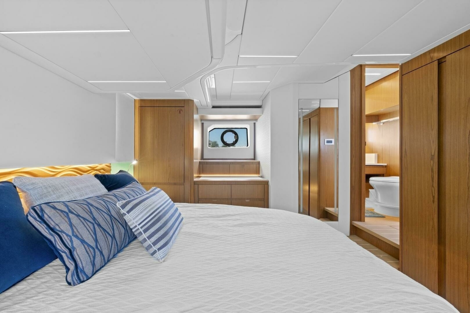 Tiara Yachts-EX 60 2023-Tranquil Moments II Marco Island-Florida-United States-6927393 | Thumbnail