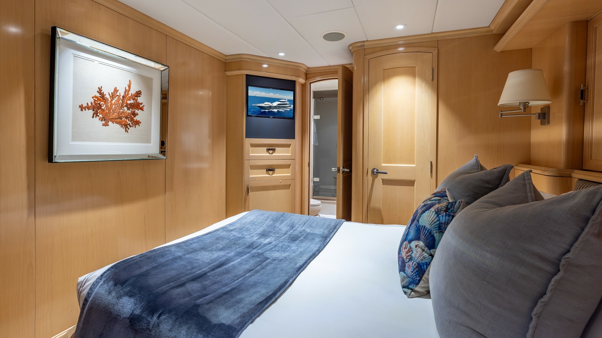 Trinity Yachts-144  1998-BAD COMPANY Fort Lauderdale-Florida-United States-1998 Trinity Yachts Sport Fisherman  BAD COMPANY: Guest Stateroom with Ensuite Access-6803478 | Thumbnail