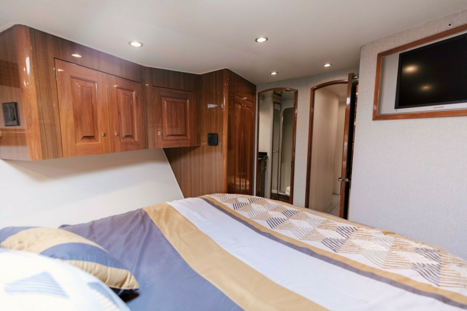 Viking-74 Enclosed Bridge 2006-KICKBACK Seattle-Washington-United States-2006 Viking 74 Convertible  KICKBACK-6169646 | Thumbnail