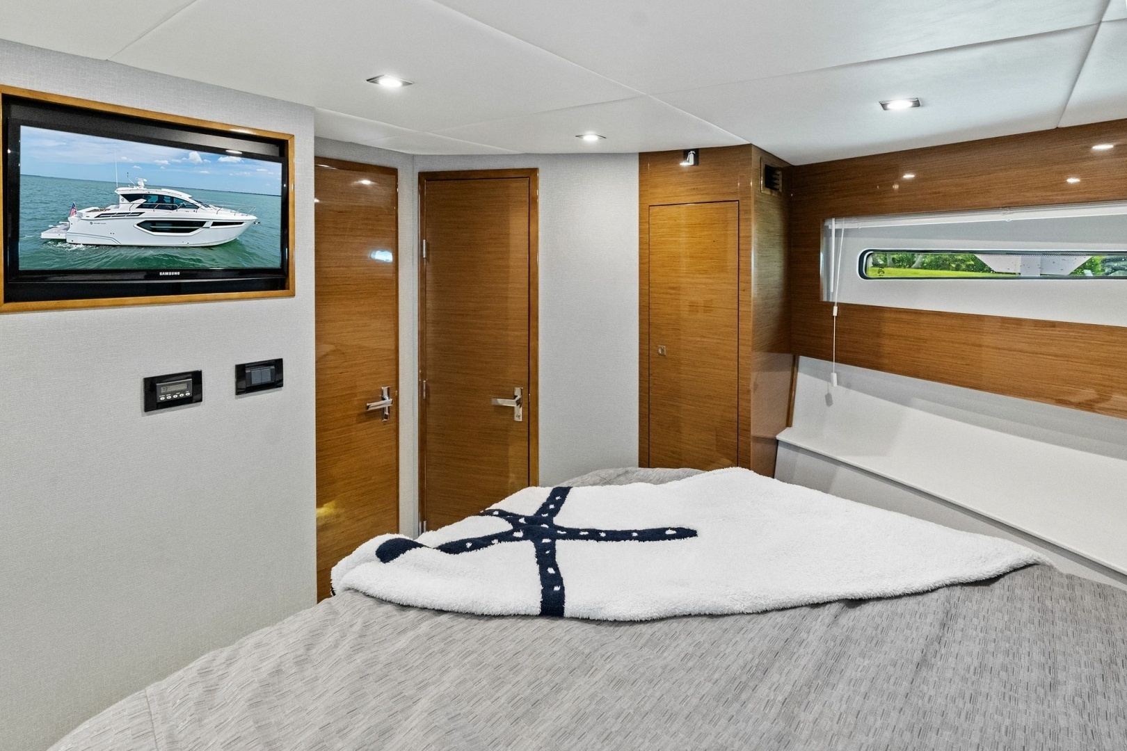 Cruisers Yachts-42 Cantius 2019-Truly Ineffable Longboat Key-Florida-United States-2019 Cruisers Yachts 42 Cantius Truly Ineffable-6277735 | Thumbnail