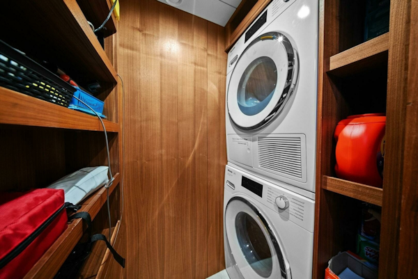 Sirena-64-MY 2021-Destin-E Fort Myers-Florida-United States-2021 Sirena 64 DESTIN-E Laundry-6800123