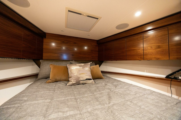 Viking-82 Convertible 2025-Boujie QUEPOS-Costa Rica-2025 82 Viking Convertible Boujie VIP Stateroom (2)-6811578