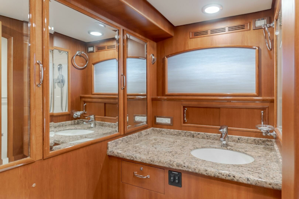 Grand Banks-59 Aleutian RP 2008-TINTAGEL Long Beach-California-United States-2008 Grand Banks 59 Aleutian RP TINTAGEL: Luxurious Vanity in Ensuite Head-6921111