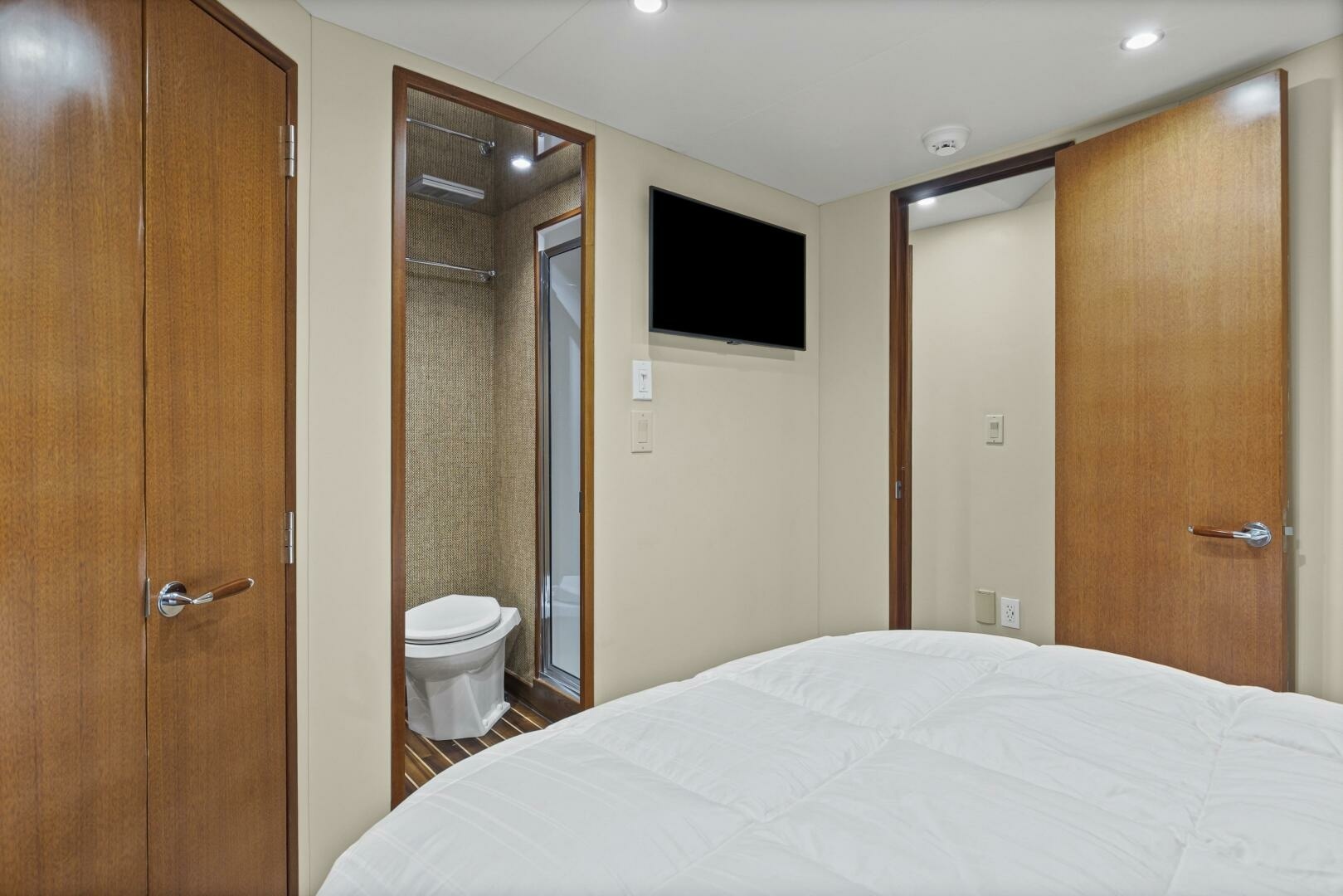 Hatteras-60 Convertible 2008-Blacksmith Orange Beach-Alabama-United States-2008 60 Hatteras Blacksmith Master Stateroom (2)-6273392 | Thumbnail